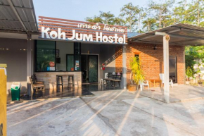 Отель Koh Jum Hostel  Ko Siboya